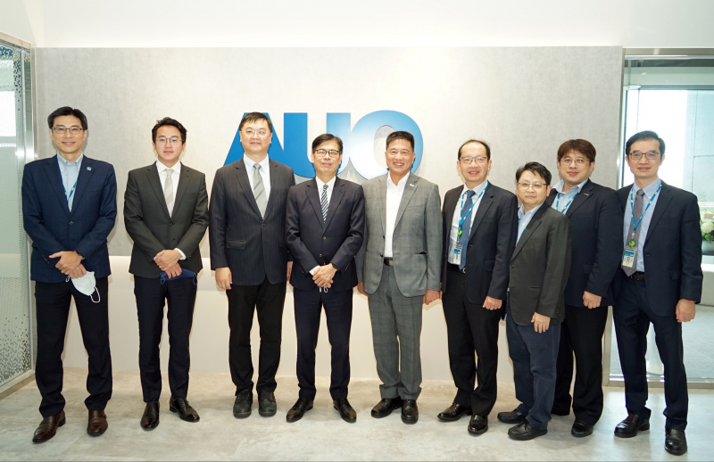 贝斯特光電前進亞灣成立「AUO解決方案研發中心」，作為多元場域解決方案研發及試驗場域（圖中左為高雄市長陳其邁、圖中右為贝斯特光電董事長彭双浪）